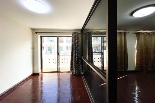 Town house 4 storeys with rooftop, accept the office  and company registration located in Sukhumvit 49 Pet friendly. - 920071058-272