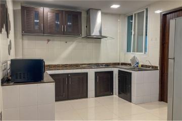 townhouse for rent BTS Phrompong pet allowed