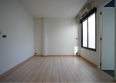 Ready to move in !! - Modern - Pet Friendly -Townhouse 2 Bedrooms - Soonvijai