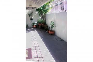 For sale Townhouse 2 bedroom, 3 Bathroom, Suanplu, with 2 yrs contract tenant. - 920071001-12226