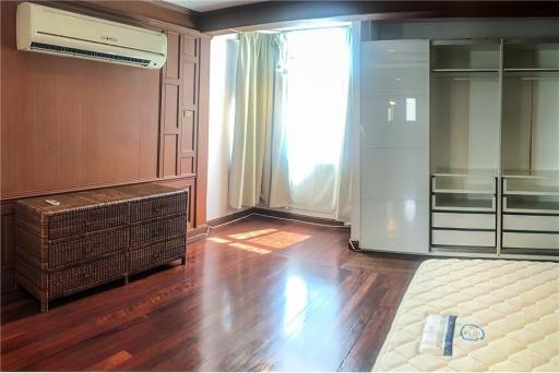 For sale Townhouse 2 bedroom, 3 Bathroom, Suanplu, with 2 yrs contract tenant.