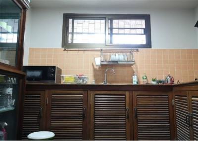 Luxury Townhome in Prime Phra Khanong Location