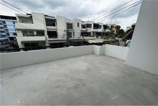 Renovated 3-story townhouse with 4 bedrooms.