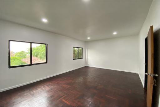 Renovated 3-story townhouse with 4 bedrooms.