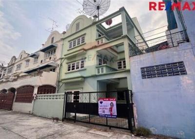 180 Sqm., 5 Beds Townhouse listed for ฿ 5,500,000.