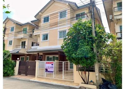 152 Sqm., 3 Beds Townhouse listed for ฿ 3,460,000.