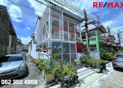 80 Sqm., 2 Beds Townhouse listed for ฿ 2,500,000.