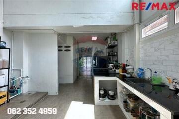 80 Sqm., 2 Beds Townhouse listed for ฿ 2,500,000.