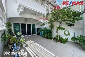 80 Sqm., 2 Beds Townhouse listed for ฿ 2,500,000.