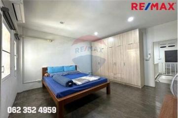 80 Sqm., 2 Beds Townhouse listed for ฿ 2,500,000.