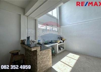 80 Sqm., 2 Beds Townhouse listed for ฿ 2,500,000.
