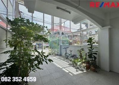 80 Sqm., 2 Beds Townhouse listed for ฿ 2,500,000.