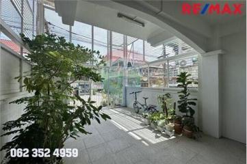 80 Sqm., 2 Beds Townhouse listed for ฿ 2,500,000.