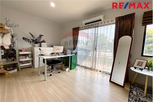 145 Sqm., 3 Beds Townhouse listed for ฿ 4,250,000.