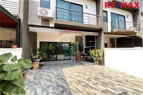 145 Sqm., 3 Beds Townhouse listed for ฿ 4,250,000.