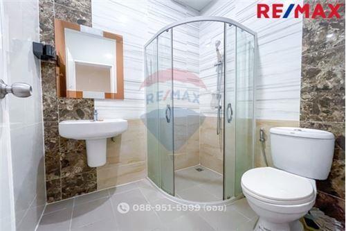 96 Sqm., 3 Beds Townhouse listed for ฿ 2,750,000.