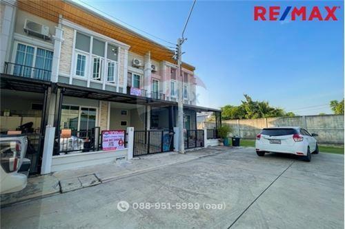 96 Sqm., 3 Beds Townhouse listed for ฿ 2,750,000.