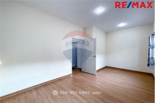 96 Sqm., 3 Beds Townhouse listed for ฿ 2,750,000.