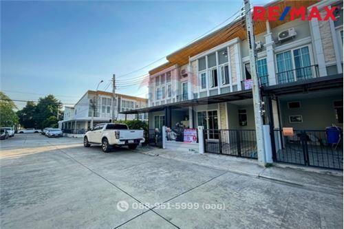 96 Sqm., 3 Beds Townhouse listed for ฿ 2,750,000.