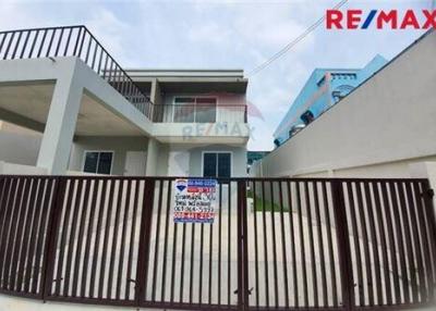 96 Sqm., 2 Beds Townhouse listed for ฿ 3,200,000.