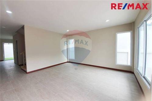 96 Sqm., 2 Beds Townhouse listed for ฿ 3,200,000.