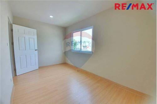 96 Sqm., 2 Beds Townhouse listed for ฿ 3,200,000.