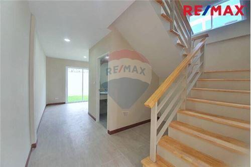 96 Sqm., 2 Beds Townhouse listed for ฿ 3,200,000.