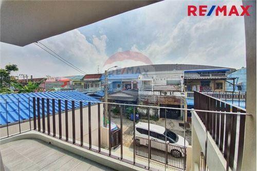 96 Sqm., 2 Beds Townhouse listed for ฿ 3,200,000.