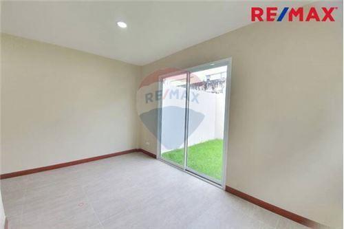 96 Sqm., 2 Beds Townhouse listed for ฿ 3,200,000.