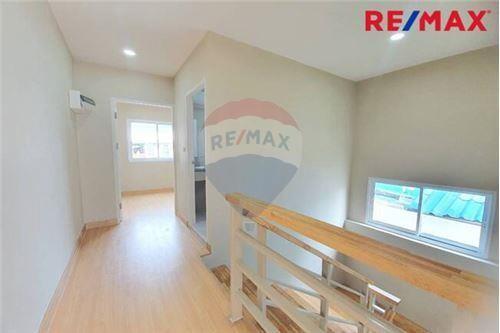 96 Sqm., 2 Beds Townhouse listed for ฿ 3,200,000.