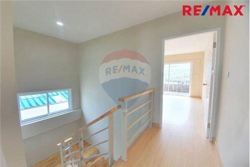 96 Sqm., 2 Beds Townhouse listed for ฿ 3,200,000.