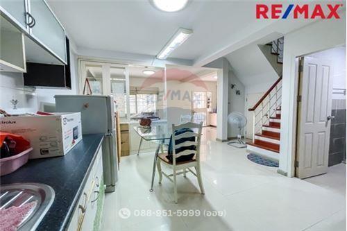 154 Sqm., 3 Beds Townhouse listed for ฿ 2,690,000.