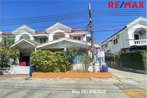 114 Sqm., 4 Beds Townhouse listed for ฿ 2,690,000.