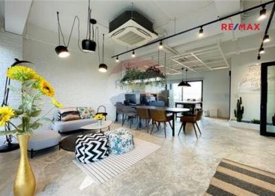 395 Sqm., 4 Beds Townhouse listed for ฿ 27,500,000.