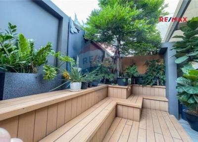 395 Sqm., 4 Beds Townhouse listed for ฿ 27,500,000.