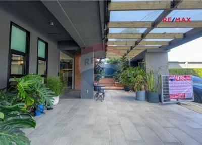 395 Sqm., 4 Beds Townhouse listed for ฿ 27,500,000.