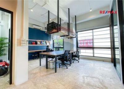 395 Sqm., 4 Beds Townhouse listed for ฿ 27,500,000.