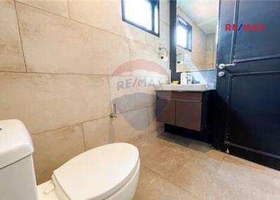 395 Sqm., 4 Beds Townhouse listed for ฿ 27,500,000.