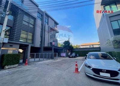 395 Sqm., 4 Beds Townhouse listed for ฿ 27,500,000.