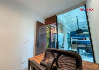 395 Sqm., 4 Beds Townhouse listed for ฿ 27,500,000.