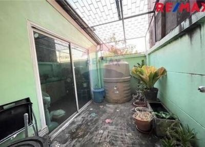 19 Sqm., 2 Beds Townhouse listed for ฿ 2,200,000.