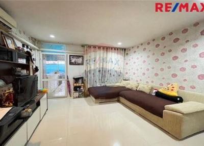 19 Sqm., 2 Beds Townhouse listed for ฿ 2,200,000.