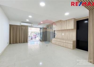 176 Sqm., 3 Beds Townhouse listed for ฿ 3,500,000.