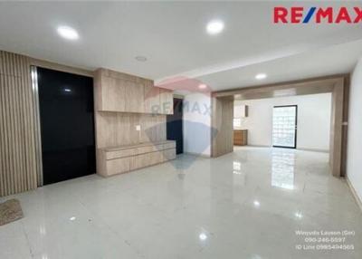 176 Sqm., 3 Beds Townhouse listed for ฿ 3,500,000.