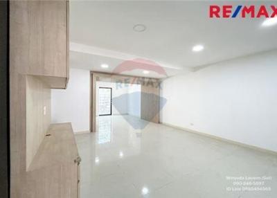 176 Sqm., 3 Beds Townhouse listed for ฿ 3,500,000.