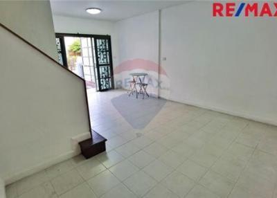120 Sqm., 3 Beds, 2 Baths Townhouse listed for ฿ 2,150,000.