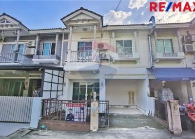 120 Sqm., 3 Beds, 2 Baths Townhouse listed for ฿ 2,150,000.