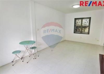 120 Sqm., 3 Beds, 2 Baths Townhouse listed for ฿ 2,150,000.