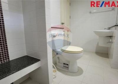 120 Sqm., 3 Beds, 2 Baths Townhouse listed for ฿ 2,150,000.