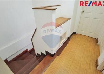 120 Sqm., 3 Beds, 2 Baths Townhouse listed for ฿ 2,150,000.